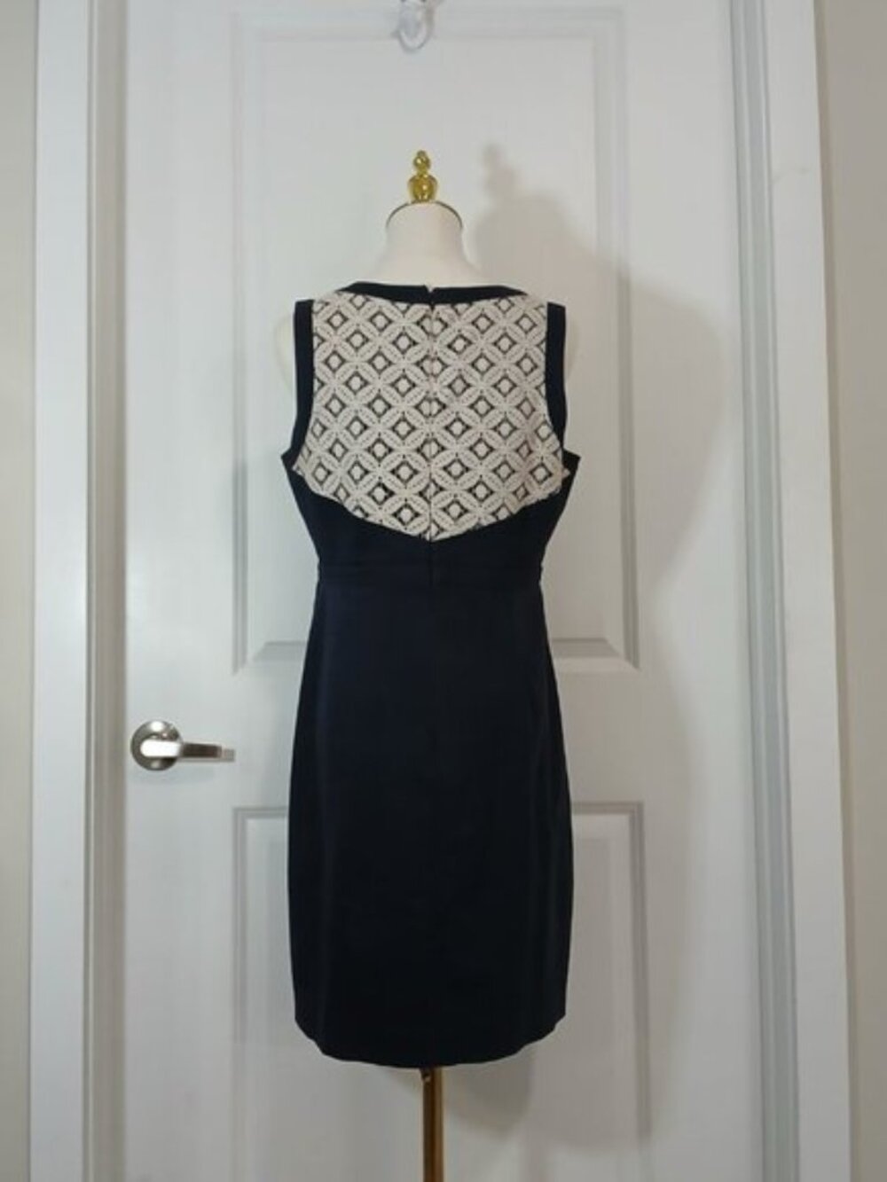 Ann Taylor Sheath Dress Women's Size 8 Petite Navy Lace Detail Sleeveless